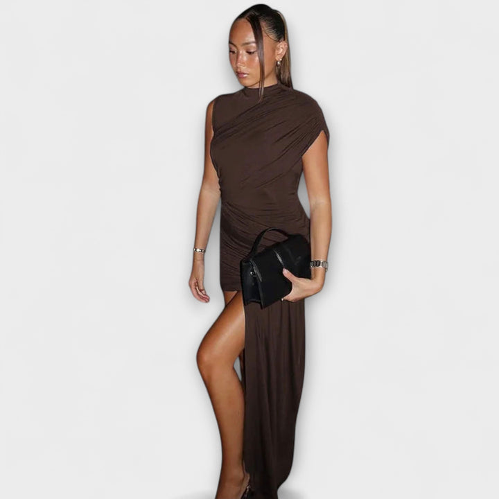 Lila - Robe chic et étroite avec encolure ronde et plis