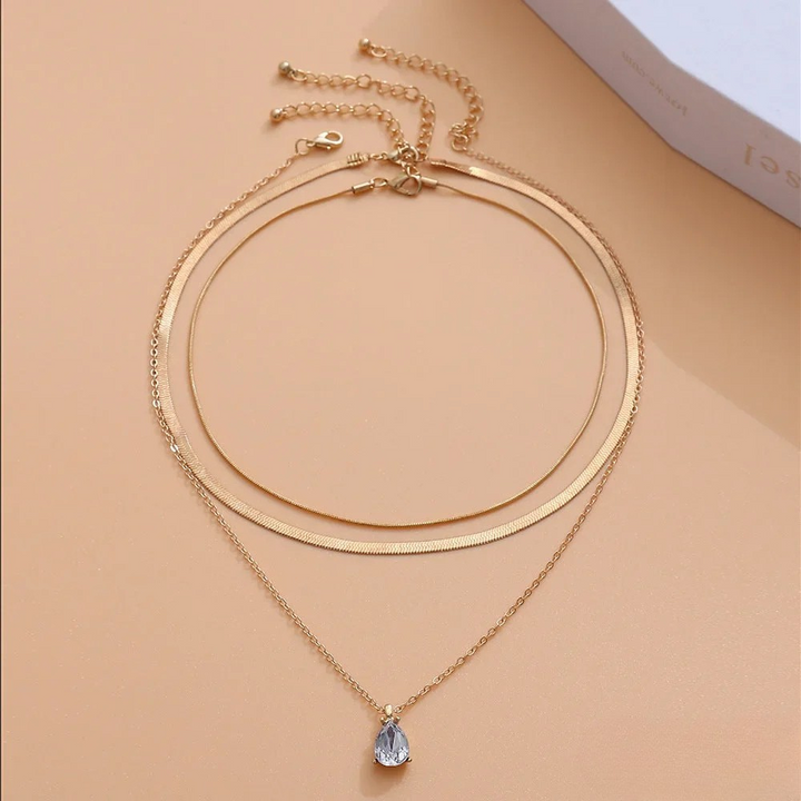 Collier en couche avec pendentif