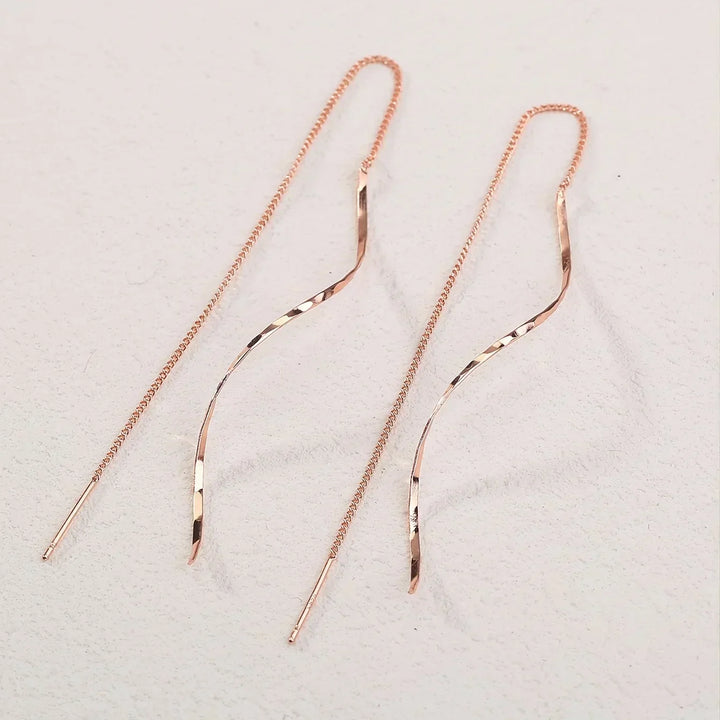 Boucles d'oreilles longues avec design ondulé