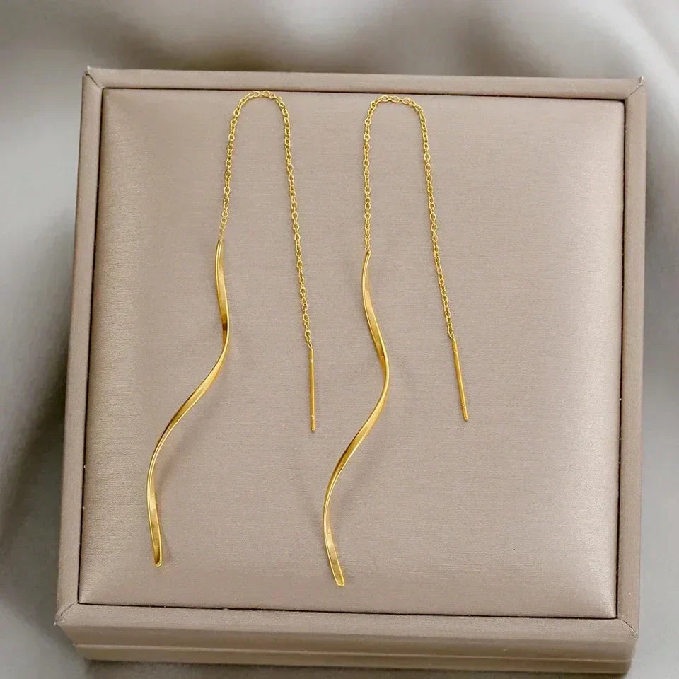 Boucles d'oreilles longues avec design ondulé