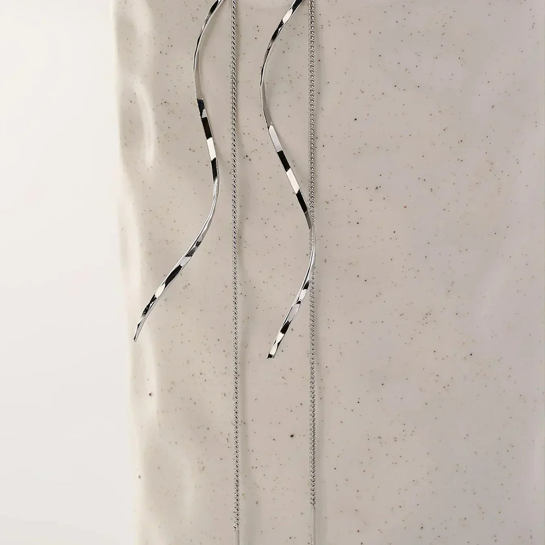 Boucles d'oreilles longues avec design ondulé