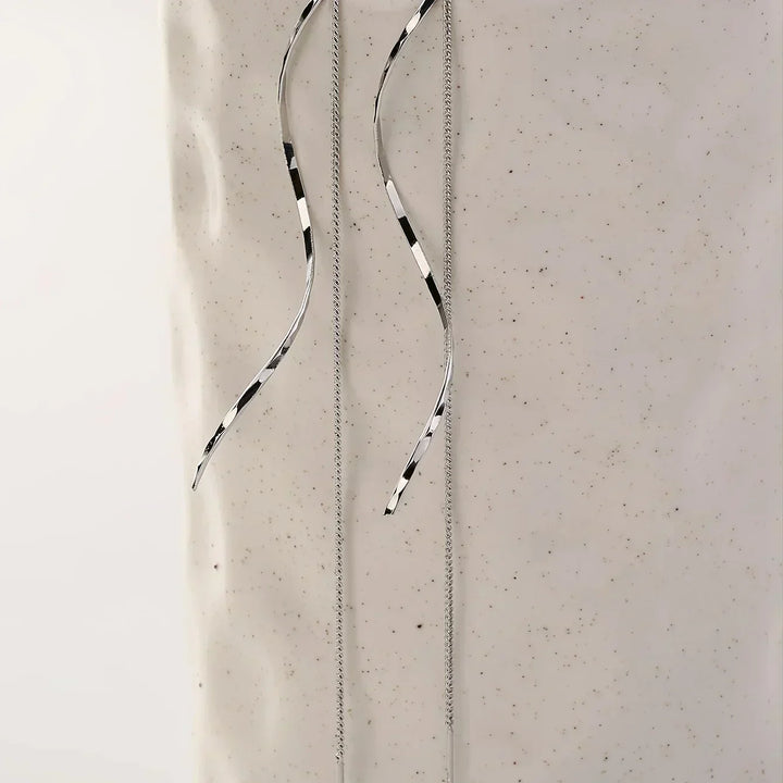 Boucles d'oreilles longues avec design ondulé