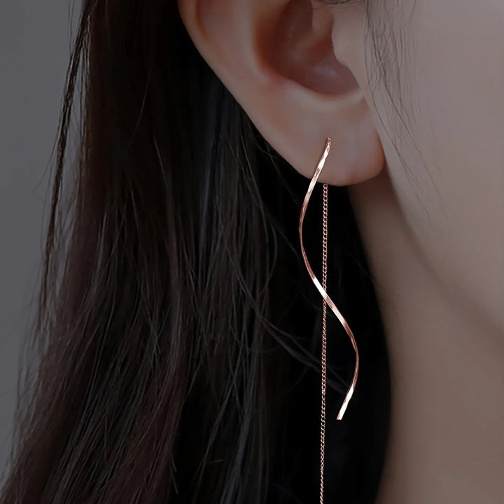 Boucles d'oreilles longues avec design ondulé