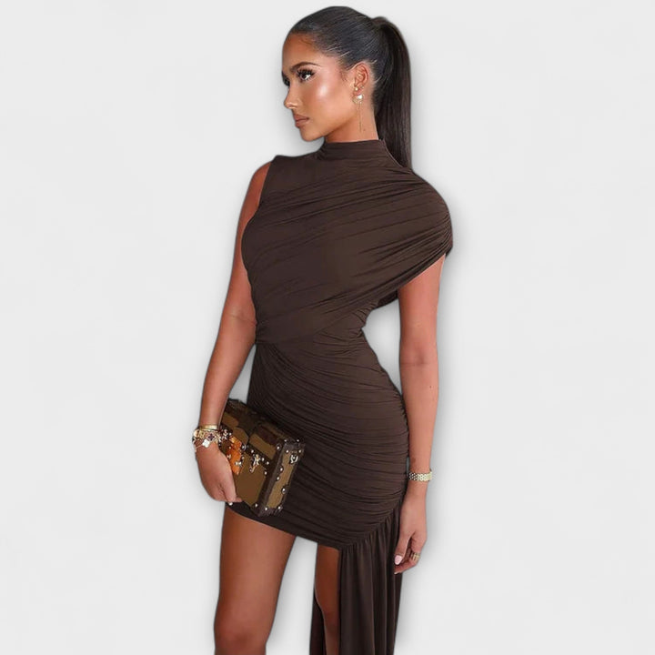 Lila - Robe chic et étroite avec encolure ronde et plis