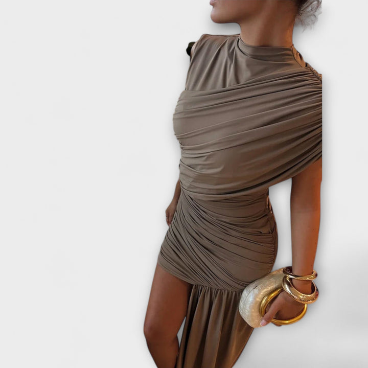 Lila - Robe chic et étroite avec encolure ronde et plis